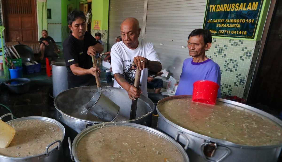 bubur samin di masjid darussalam