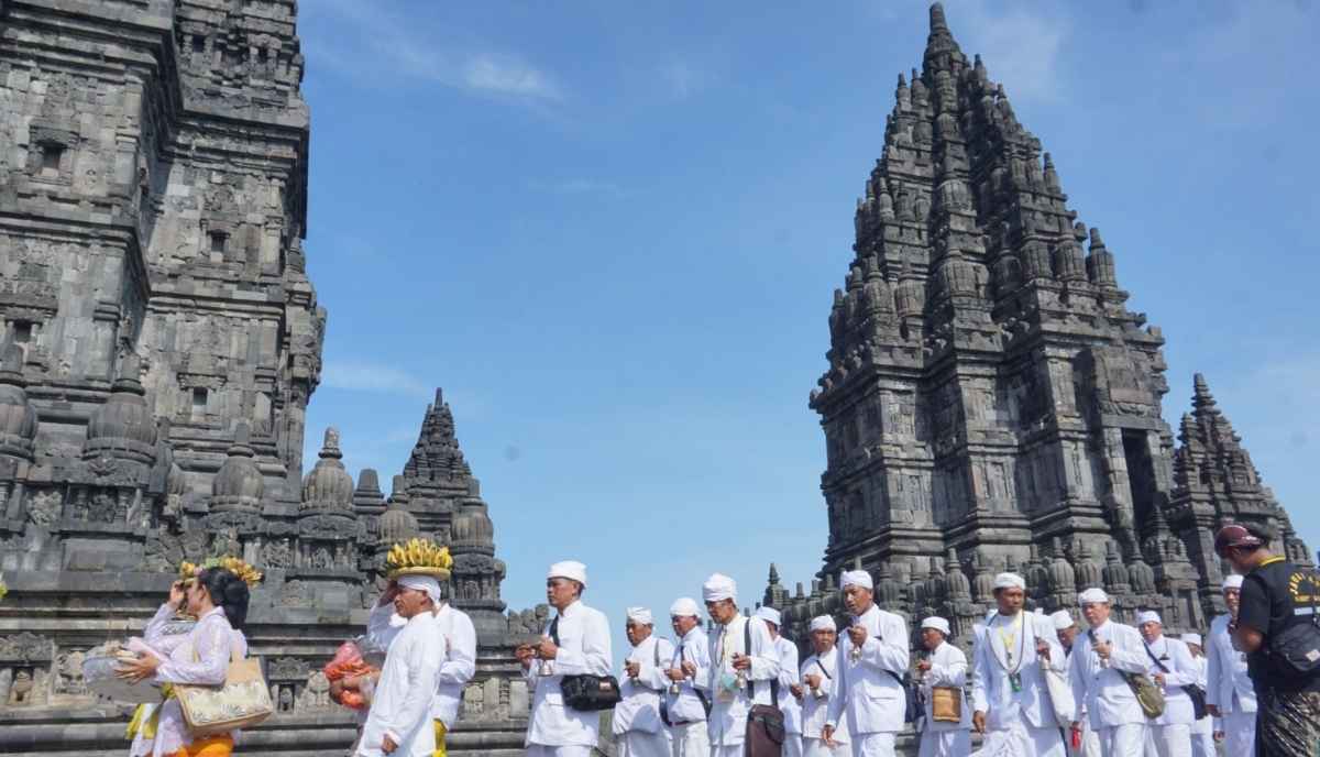 upacara tawur agung kesanga di candi prambanan