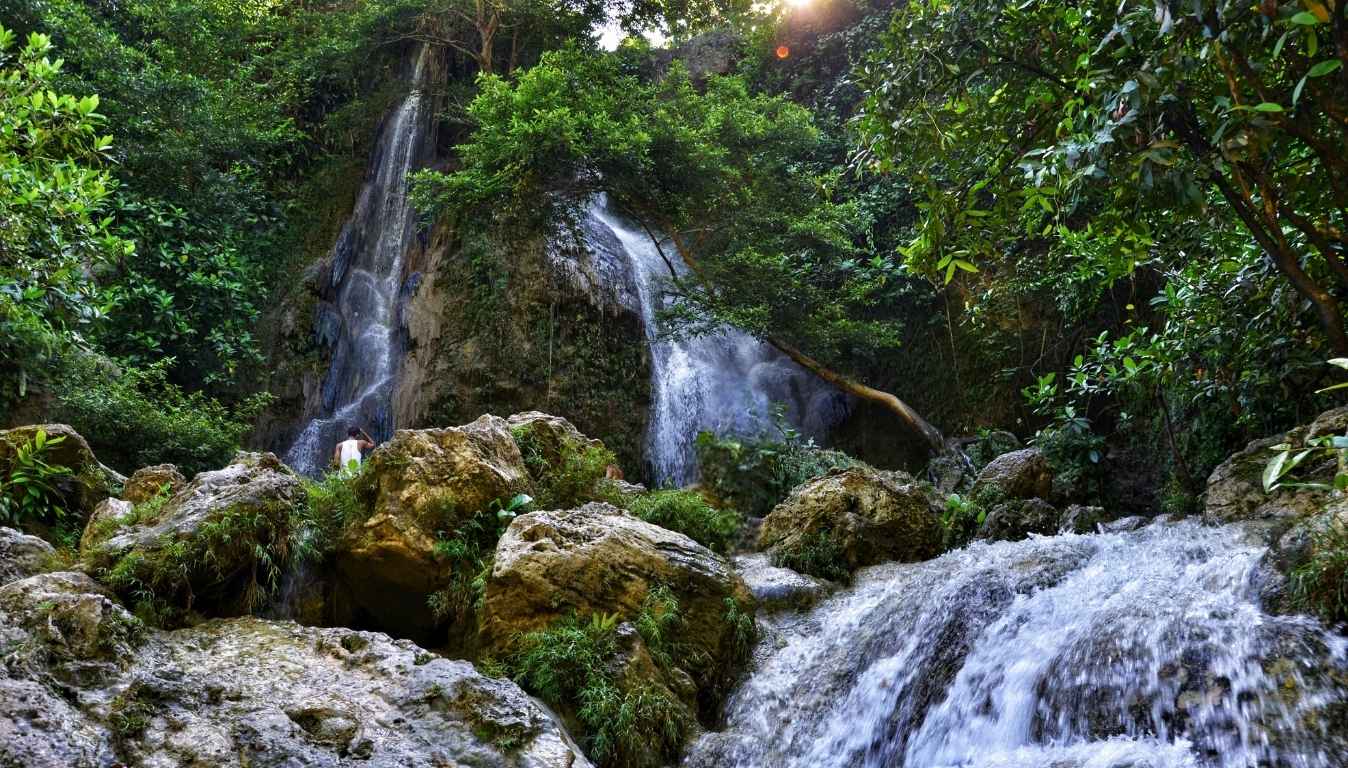 air terjun sri gethuk atau grojogan sri gethuk engan mitos anggo menduro