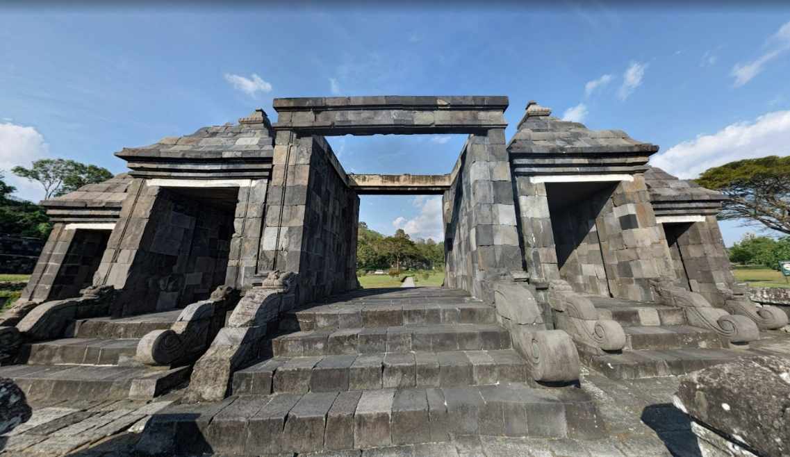 kompleks keraton ratu boko di jogja