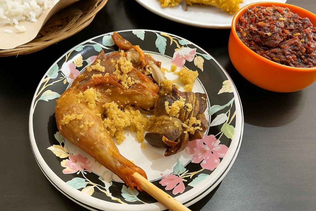 ayam goreng widuran dengan kremesan ayam goreng yang lezat
