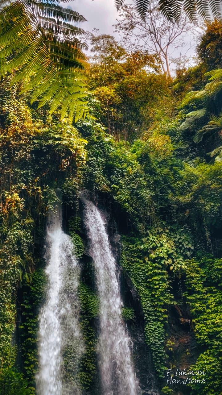 air terjun alami yang jadi destinasi wisata favorit